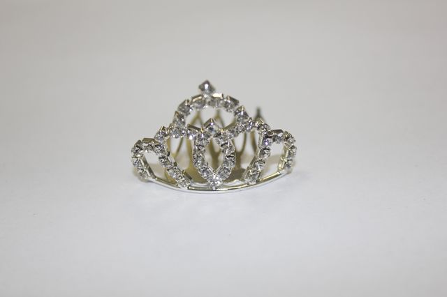 Диадема со стразами №1860 (длина видим. части: 4 см, высота: 3 см, уп. 1 шт) Диадема со стразами №1860 (длина видим. части: 4 см, высота: 3 см, уп. 1 шт)