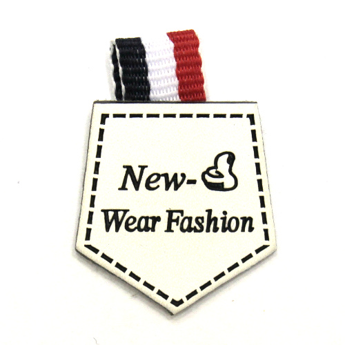 Лейбл пришивной (уп.10шт) 20*26 мм с декор. петелькой New Wear Fashion белый с трехцветной петелькой Лейбл пришивной (уп.10шт) 20*26 мм с декор. петелькой New Wear Fashion белый с трехцветной петелькой