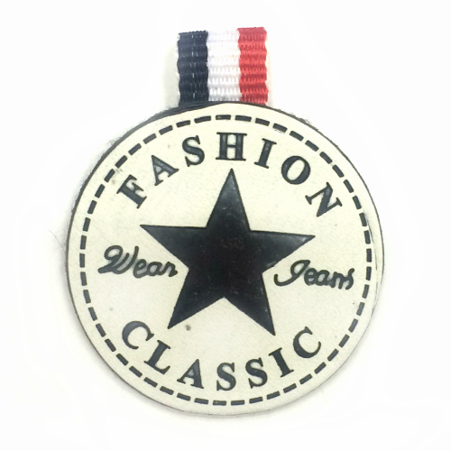 Лейбл пришивной (уп.10шт) с декор. петелькой d 31мм FASHION CLASSIC белый Лейбл пришивной (уп.10шт) с декор. петелькой d 31мм FASHION CLASSIC белый