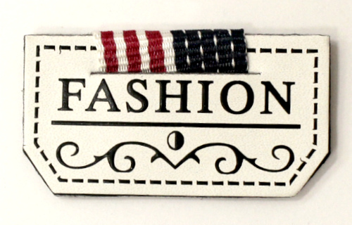 Лейбл пришивной (уп.10шт) 42*22 мм с декор. петелькой FASHION белый Лейбл пришивной (уп.10шт) 42*22 мм с декор. петелькой FASHION белый