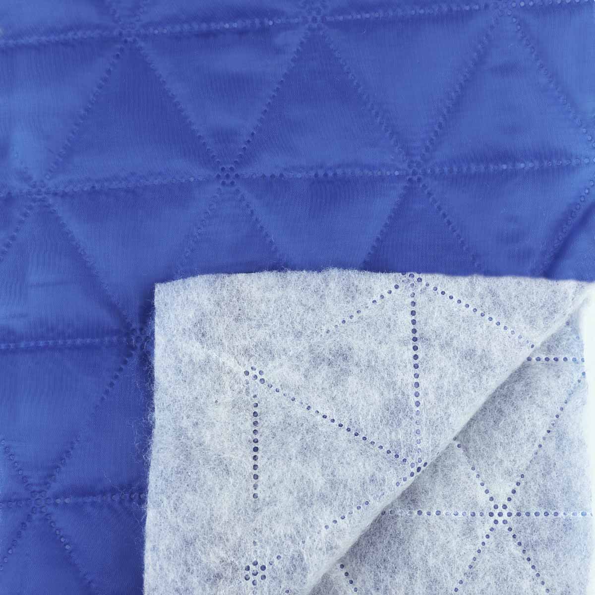 Термостеганая подкладка шир. 150, пл.149,50 г/м2 № 150 ДС василек(треугольник, стор.6,5 см) уп.49 м