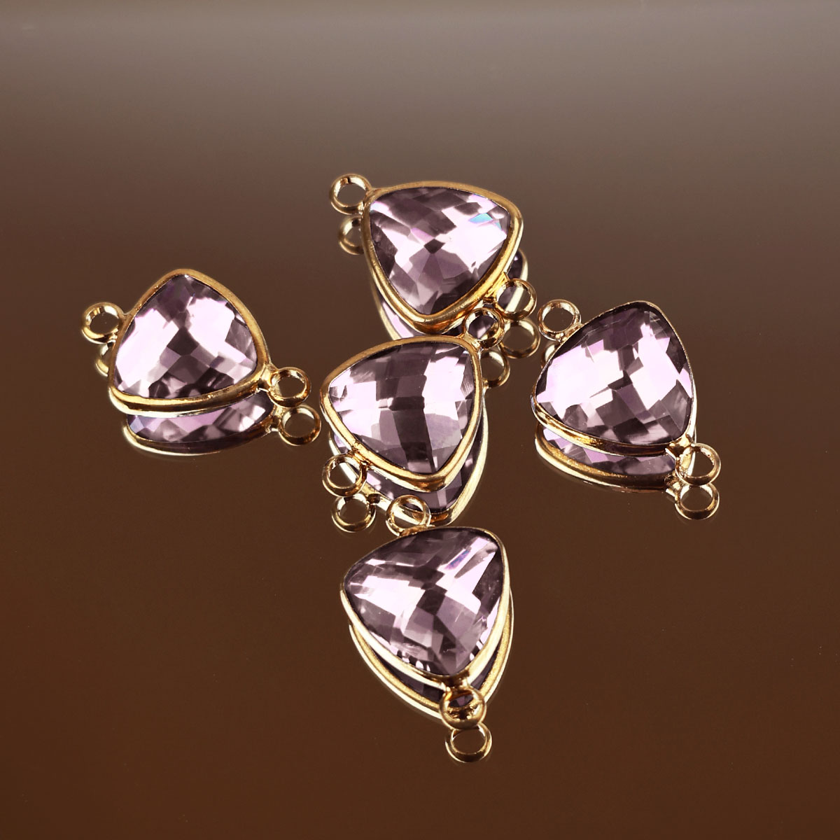 Подвеска (соединитель для бижутерии) (уп. 10шт) треугольник прозрачный 12*12 мм 009 розовый