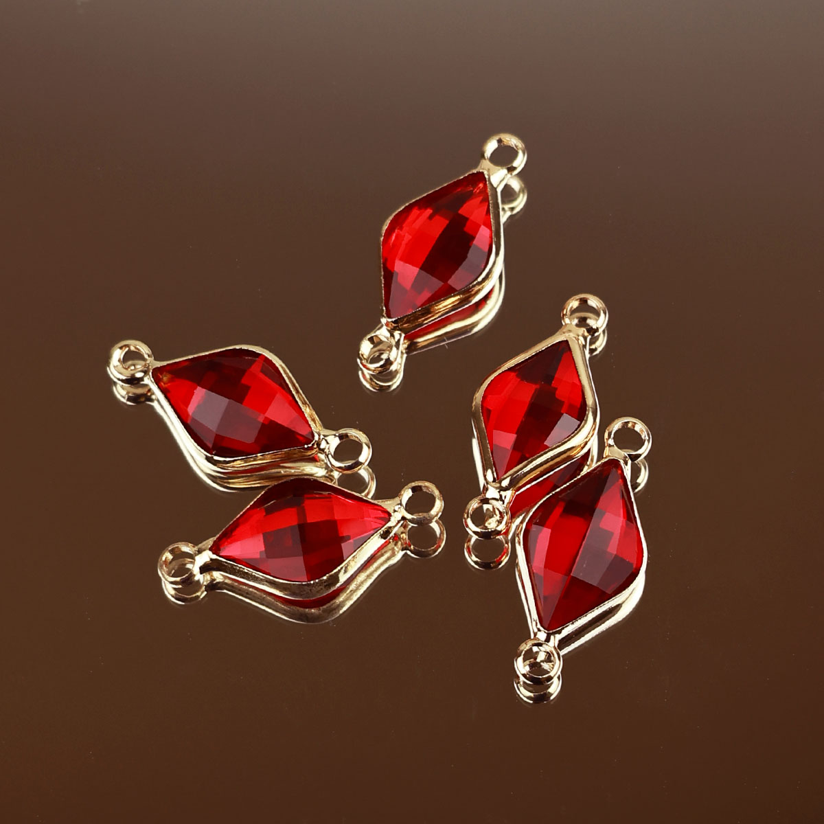 Подвеска (соединитель для бижутерии) (уп. 10шт) ромб прозрачный 10*14 мм 011 красный