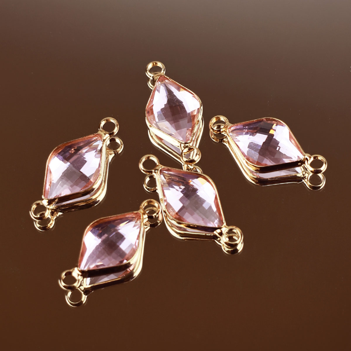 Подвеска (соединитель для бижутерии) (уп. 10шт) ромб прозрачный 10*14 мм 009 розовый