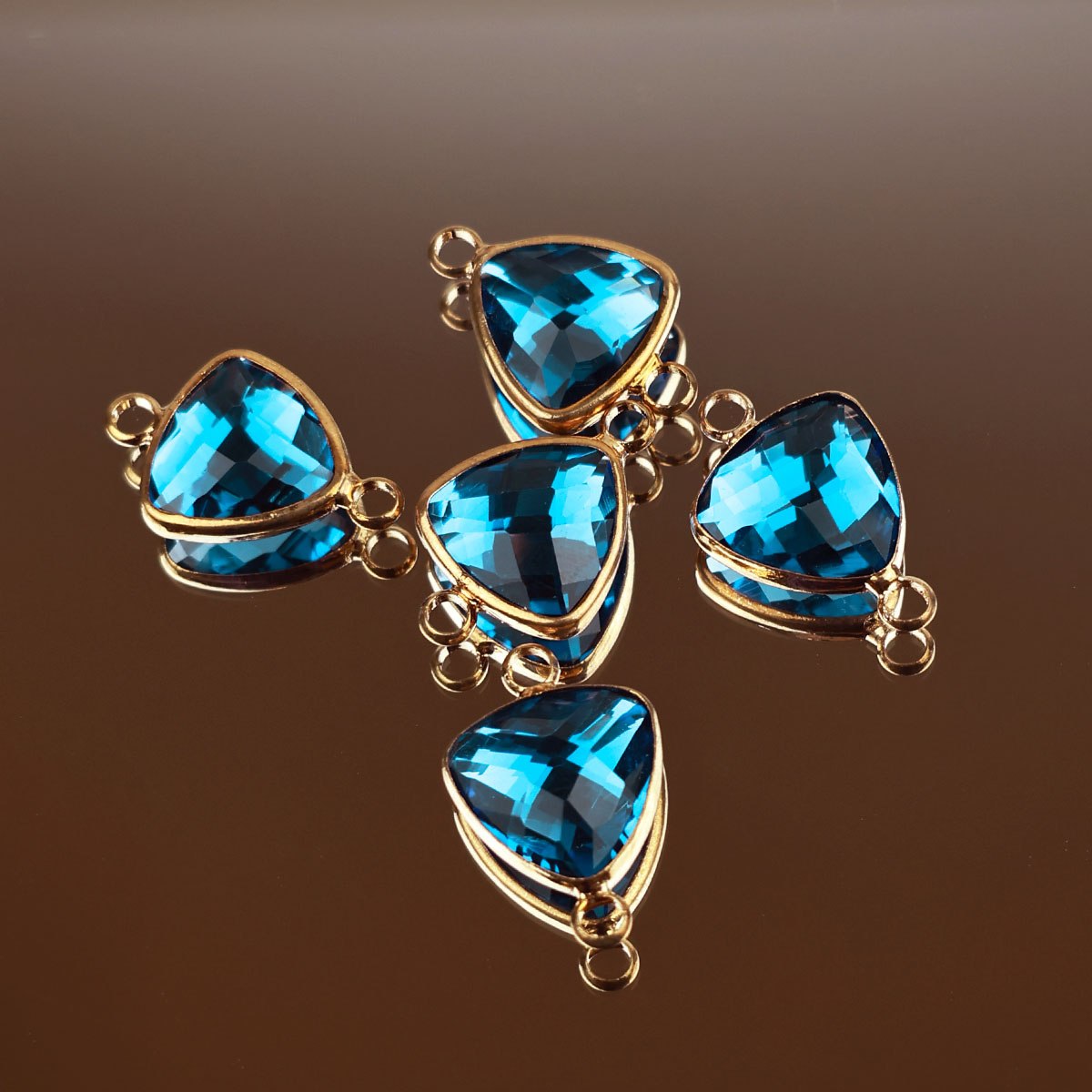 Подвеска (соединитель для бижутерии) (уп. 10шт) треугольник прозрачный 12*12 мм бирюза