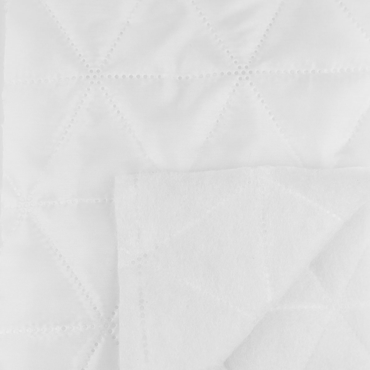 Термостеганая подкладка шир. 150, пл.149,50 г/м2 № 001 ДС белый(треугольник, стор. 6,5 см) уп. 50 м