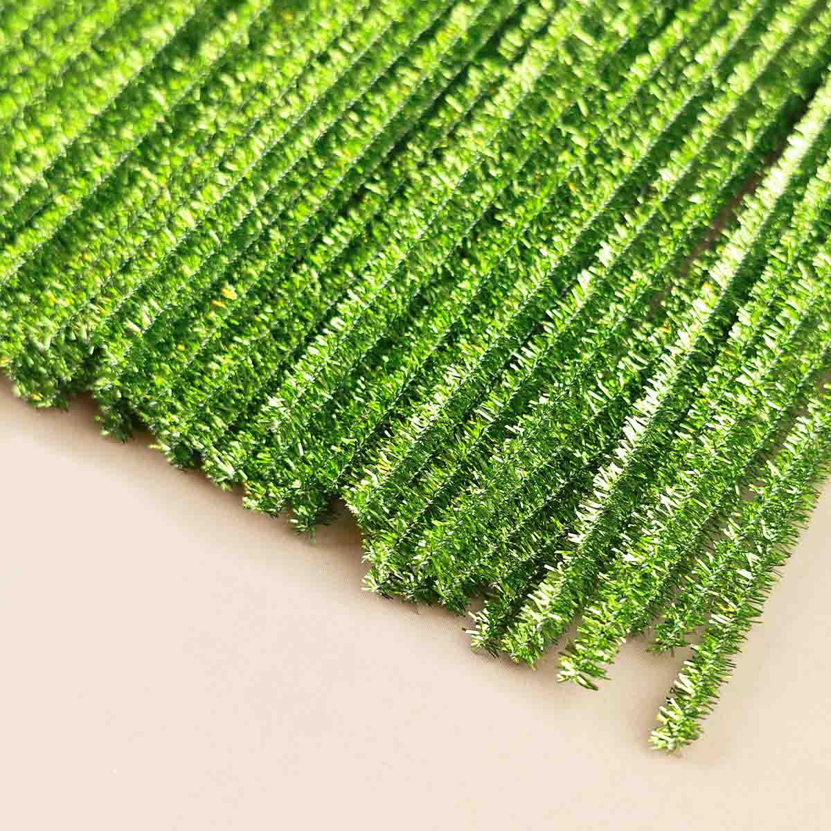 Проволока для плетения с ворсом (синель/шенил) 0,6х30 см (уп. 100 шт) арт. В 013 люрекс св.зеленый