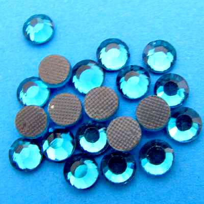 Стразы клеевые стекло SS 16 - SHQ 19 голубой цирконий диам. 4 мм (уп. 432 штуки)