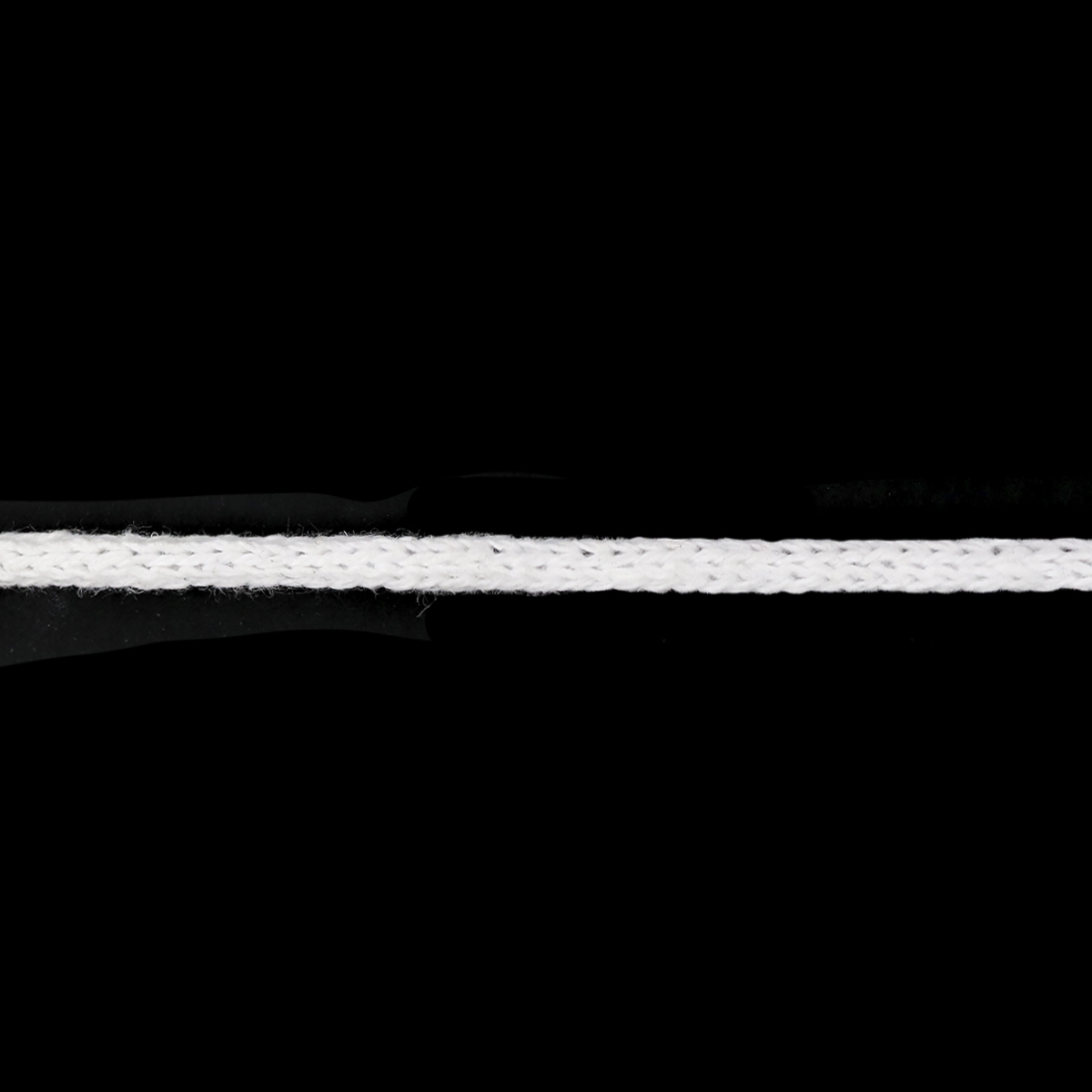 Шнур К-4 х/б диам. 4 мм № 001 ДС белый (уп. 50 м) (2001)